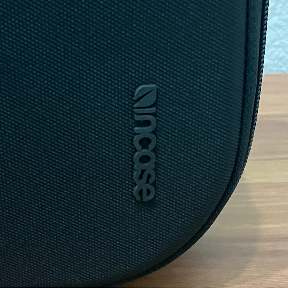 Incase Carry Case for Meta Quest Pro Black - New w/ Tag